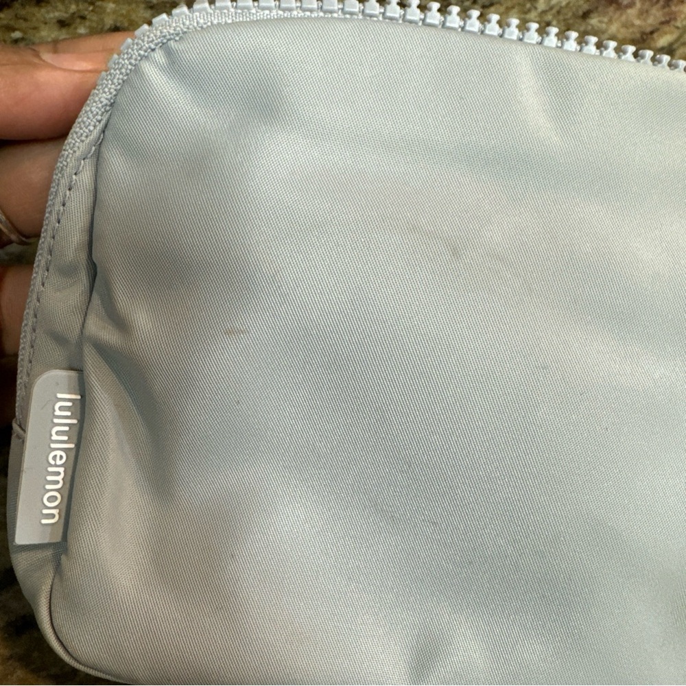 Lululemon everyday belt bag grey/silver New with flaws - Picture 11 of 12